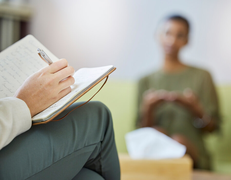 Appunti di lavoro durante un colloquio professionale